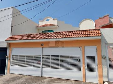 Casa en Venta a 30 pasos de playa Santa Ana, Fracc. Costa del Sol, Boca del Rio, Veracruz