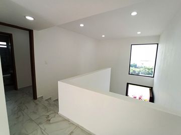 CASA EN VENTA, NUEVA, LOMAS DE COCOYOC, CON ALBERCA Y JARDÍN, MORELOS