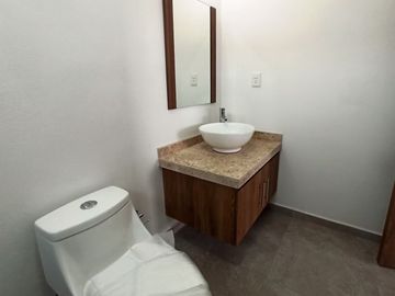CASA EN VENTA, NUEVA, LOMAS DE COCOYOC, CON ALBERCA Y JARDÍN, MORELOS