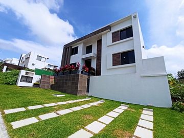 CASA EN VENTA, NUEVA, LOMAS DE COCOYOC, CON ALBERCA Y JARDÍN, MORELOS