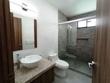 CASA EN VENTA, NUEVA, LOMAS DE COCOYOC, CON ALBERCA Y JARDÍN, MORELOS