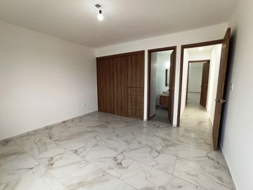 CASA EN VENTA, NUEVA, LOMAS DE COCOYOC, CON ALBERCA Y JARDÍN, MORELOS