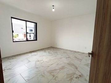 CASA EN VENTA, NUEVA, LOMAS DE COCOYOC, CON ALBERCA Y JARDÍN, MORELOS