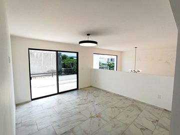 CASA EN VENTA, NUEVA, LOMAS DE COCOYOC, CON ALBERCA Y JARDÍN, MORELOS