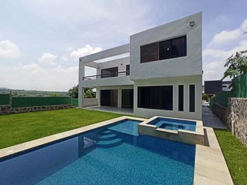 CASA EN VENTA, NUEVA, LOMAS DE COCOYOC, CON ALBERCA Y JARDÍN, MORELOS