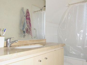 LINDA CASA EN CONDOMINIO, PARA LLEGAR Y HABITAR