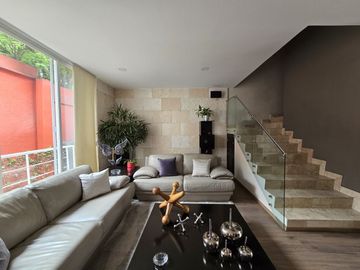 Casa en Venta en Las Aguilas en privada