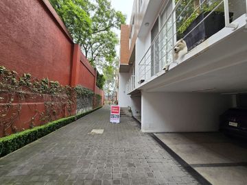 Casa en Venta en Las Aguilas en privada