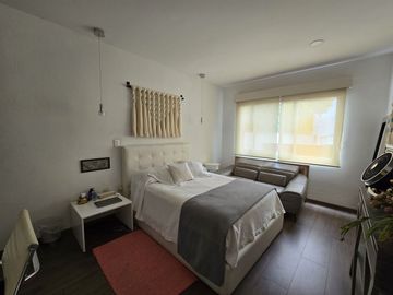 Casa en Venta en Las Aguilas en privada