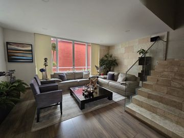 Casa en Venta en Las Aguilas en privada