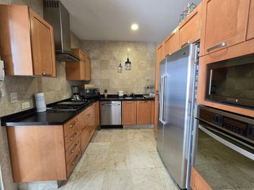 Casa en Venta en Las Aguilas en privada