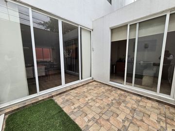 Casa en Venta en Las Aguilas en privada