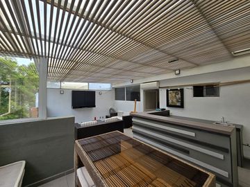 Casa en Venta en Las Aguilas en privada