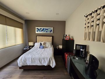 Casa en Venta en Las Aguilas en privada