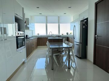 Penthouse en Venta en Juriquilla Tower, Piso 27, Exclusividad en las Alturas