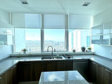 Penthouse en Venta en Juriquilla Tower, Piso 27, Exclusividad en las Alturas