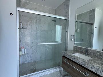 Penthouse en Venta en Juriquilla Tower, Piso 27, Exclusividad en las Alturas