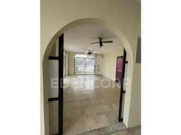 Casa esquinera en Cdla. La Garzota