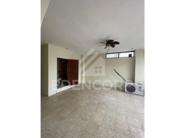 Casa esquinera en Cdla. La Garzota