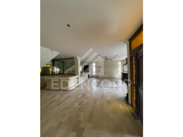 Casa esquinera en Cdla. La Garzota