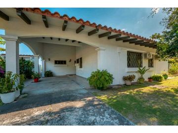 VENTA CASA FRENTE AL MAR EN PLAYA BLANCA, ÚNICA OPORTUNIDAD