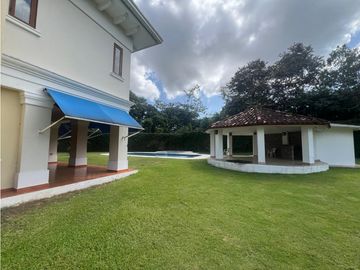 VENTA CASA EN ANCÓN RESIDENCIAL CAMINO DE CRUCES EL DORADO KAF