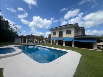 VENTA CASA EN ANCÓN RESIDENCIAL CAMINO DE CRUCES EL DORADO KAF