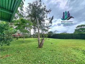 VENDO CASA EN AREA COMERCIAL VOLCAN