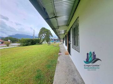VENDO CASA EN AREA COMERCIAL VOLCAN