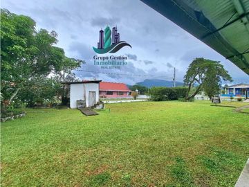 VENDO CASA EN AREA COMERCIAL VOLCAN
