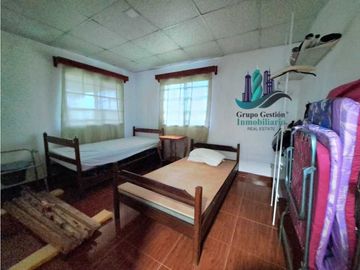VENDO CASA EN AREA COMERCIAL VOLCAN