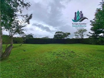 VENDO CASA EN AREA COMERCIAL VOLCAN