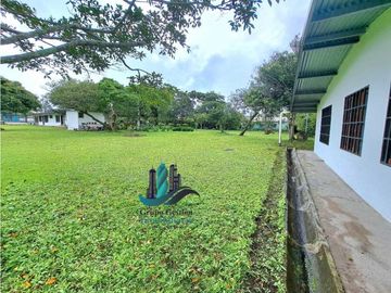 VENDO CASA EN AREA COMERCIAL VOLCAN