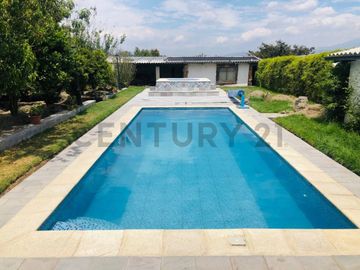 VENTA HERMOSA QUINTA EN GUAYLLABAMBA