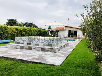 VENTA HERMOSA QUINTA EN GUAYLLABAMBA