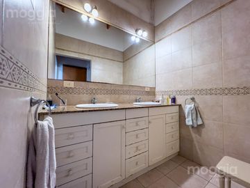 Casa en Venta en El Bajo de San Isidro, Lasalle Al Río con 5 Dormitorios