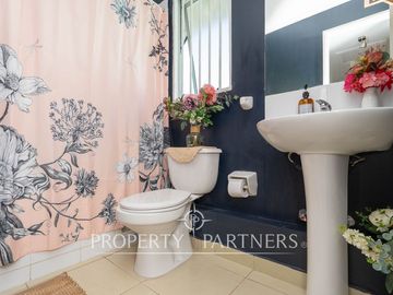 Amplia y hermosa propiedad con gran potencial comercial.