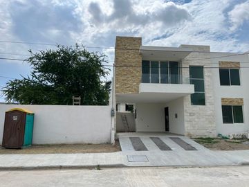 CASA EN VENTA UBICADA EN COLONIA AMPLIACION UNIDAD NACIONAL,CONJUNTO DE 5 CASAS