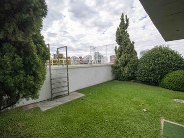 Departamento de 3 ambientes en dúplex en venta, en Vicente López.