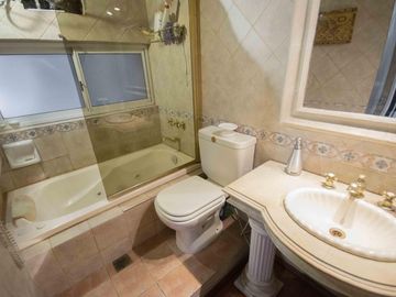 Departamento de 3 ambientes en dúplex en venta, en Vicente López.