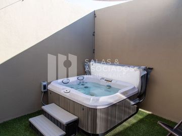 EXCLUSIVA RESIDENCIA  EN EL PORVENIR, LISTA PARA HABITAR