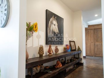 EXCLUSIVA RESIDENCIA  EN EL PORVENIR, LISTA PARA HABITAR