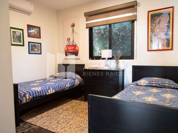 EXCLUSIVA RESIDENCIA  EN EL PORVENIR, LISTA PARA HABITAR