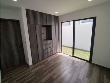 Casa En Venta De 1 Nivel En Parque Aguascalientes Lomas De Angelopolis