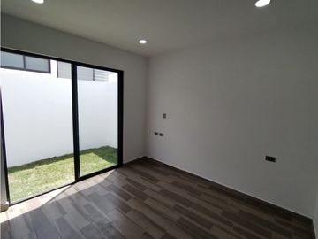 Casa En Venta De 1 Nivel En Parque Aguascalientes Lomas De Angelopolis