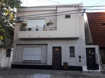 VENTA Casa en 2 Plantas de 3 Dormitorios (B° Belgrano)