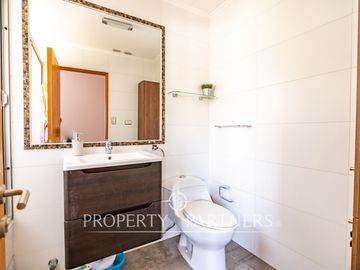 Preciosa casa estilo mediterranea en Condominio de Cerro Grande