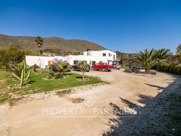 Preciosa casa estilo mediterranea en Condominio de Cerro Grande