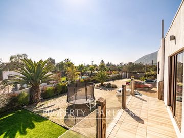 Preciosa casa estilo mediterranea en Condominio de Cerro Grande