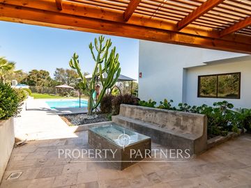 Preciosa casa estilo mediterranea en Condominio de Cerro Grande